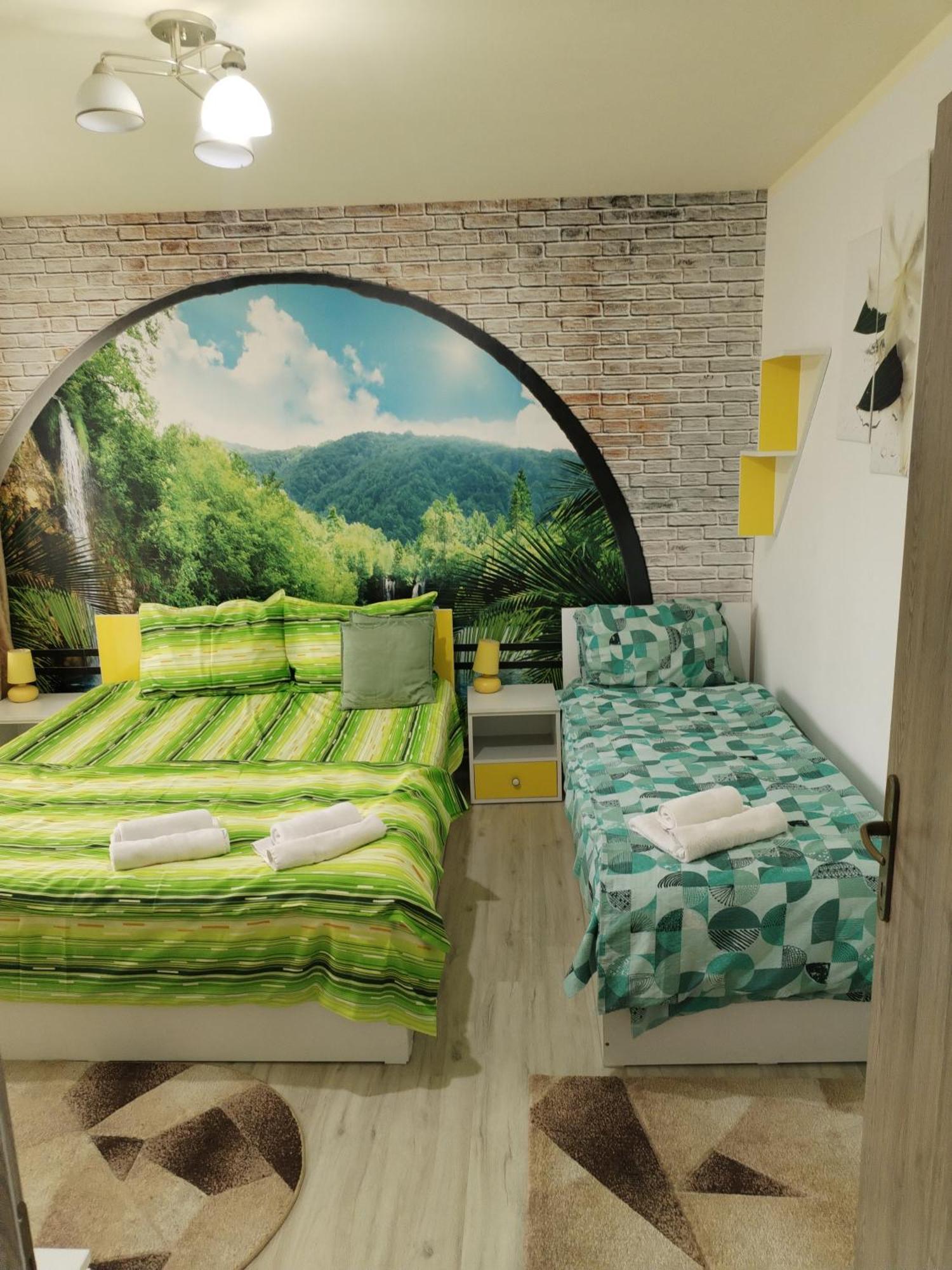 Green Rooms Hunedoara Exterior foto